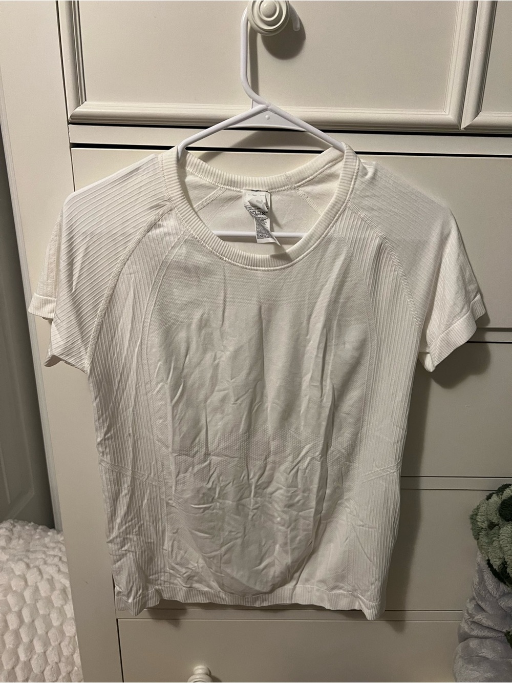 Old Navy White Short Sleeve Seamless Tee